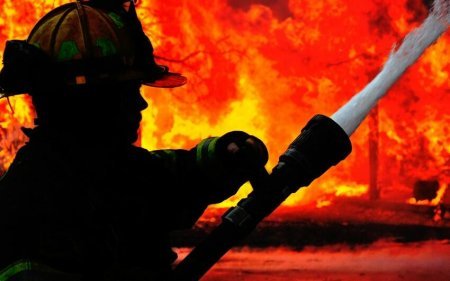 Binəqədidə güclü yanğın: əraziyə polis əməkdaşları da cəlb olundu - YENİLƏNDİ