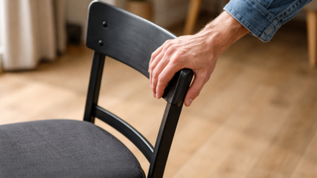 Stulunu düzəldənlər, diqqət: Psixologiyaya görə bu hərəkət xarakterinizi büruzə verir Stulunu düzəldənlər, diqqət: Psixologiyaya görə bu hərəkət xarakterinizi büruzə verir