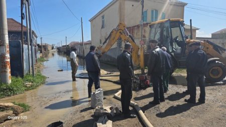 Abşeronda yağışın fəsadları aradan qaldırılır Abşeronda yağışın fəsadları aradan qaldırılır