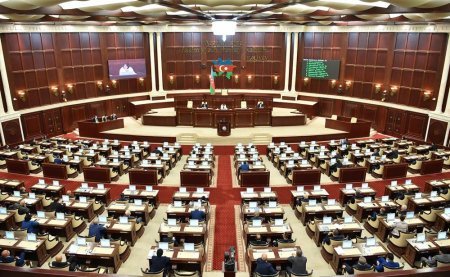 Deputatlar yenidən toplaşırlar - Gündəlikdə 8 məsələ var