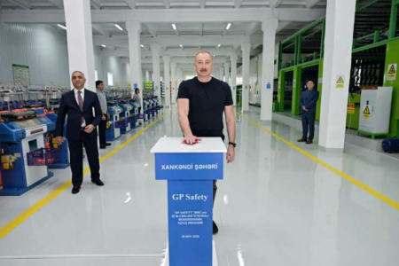 Prezident iş əlcəkləri istehsalı müəssisəsinin açılışında iştirak etdi