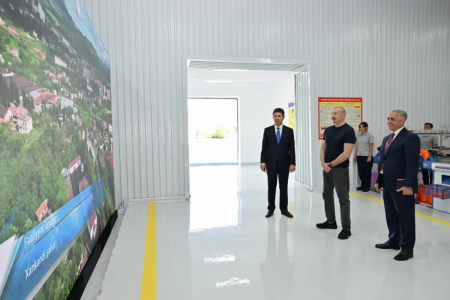 Prezident iş əlcəkləri istehsalı müəssisəsinin açılışında iştirak etdi