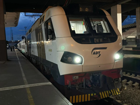 Sərnişin qatarı Tbilisidən Bakıya yola düşdü Sərnişin qatarı Tbilisidən Bakıya yola düşdü