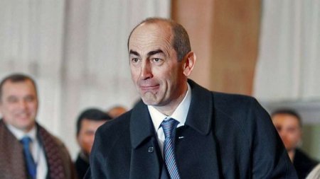 Hava limanında saxlanılan Koçaryanın ölkədən çıxışına qadağa qoyuldu