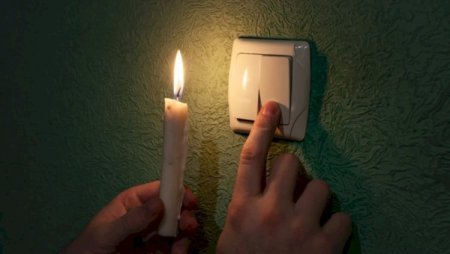 Fransada fəlakət: On minlərlə ev işıqsız qaldı, yaralılar var Fransada fəlakət: On minlərlə ev işıqsız qaldı, yaralılar var
