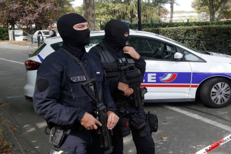 Parisdə bıçaqlı hücum: Üç qadın yaralandı
