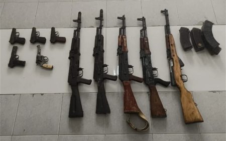 Polis xeyli sayda silah-sursat aşkarladı