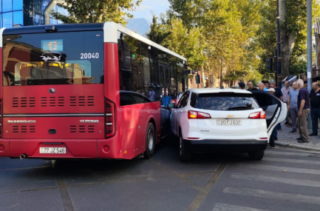 “Baku Bus” Gəncədə qəzaya düşdü “Baku Bus” Gəncədə qəzaya düşdü