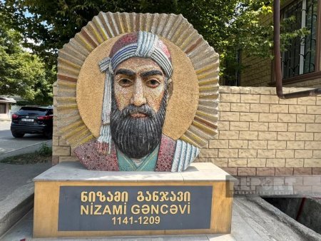 Marneulidə Nizami Gəncəvinin büstünün açılışı oldu