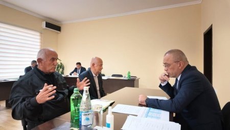 Azərbaycan Dövlət Su Ehtiyatları Agentliyinin sədri Samux rayonunda vətəndaşlarla görüşdü Azərbaycan Dövlət Su Ehtiyatları Agentliyinin sədri Samux rayonunda vətəndaşlarla görüşdü