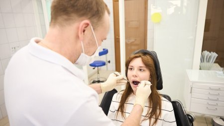 Stomatoloq xəbərdarlıq etdi: Bu hallarda dişi xilas etməyə çalışmaq təhlükəlidir Stomatoloq xəbərdarlıq etdi: Bu hallarda dişi xilas etməyə çalışmaq təhlükəlidir