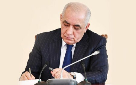 Əli Əsədov qərar imzaladı Əli Əsədov qərar imzaladı